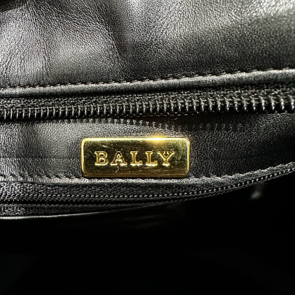 Bally Vintage Italian Calfskin Tote with Gold B Hardware – Made in Italy 86–90 - Picture 5 of 12